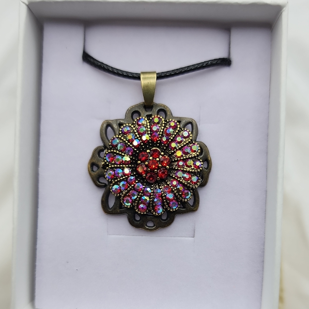 Vintage-Inspired Floral Pendant Necklace